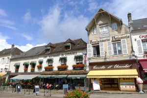 22bKNE300720110216 mini