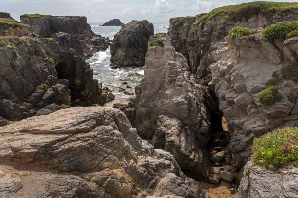Felsenlandschaft in der Bucht Port Bara © Michael Kneffel