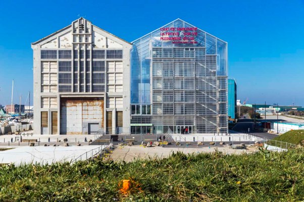 das neue Museum FRAC Nord-Pas de Calais im Hafen von Dünkirchen Karneval in Dünkirchen © Michael Kneffel