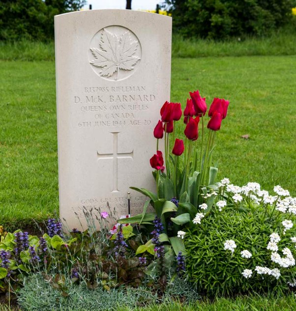 Grab auf dem kanadischen Soldatenfriedhof in Beny-sur-Mer © Michael Kneffel