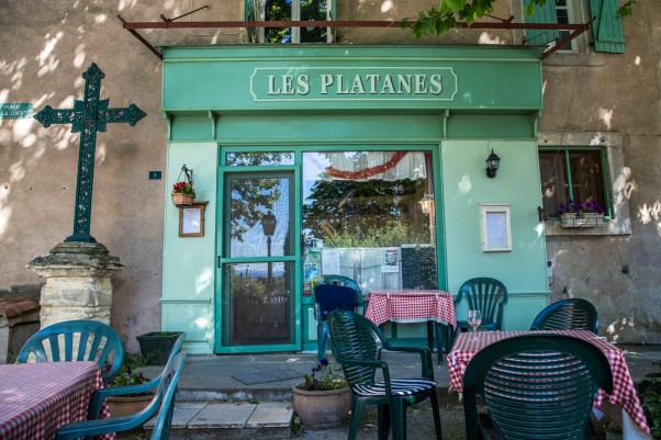 das wunderbare kleine Restaurant Les Platanes in Poilhes © Michael Kneffel