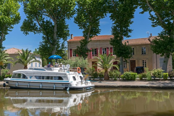 Hausboot in Sallèles-d´Aude © Michael Kneffel