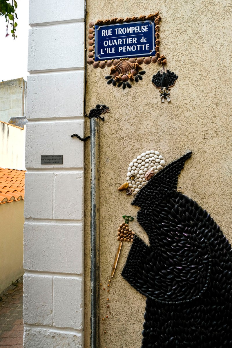 Graf Dracula als Muschelmosaik im Quartier de l´Ile Penotte © Michael Kneffel