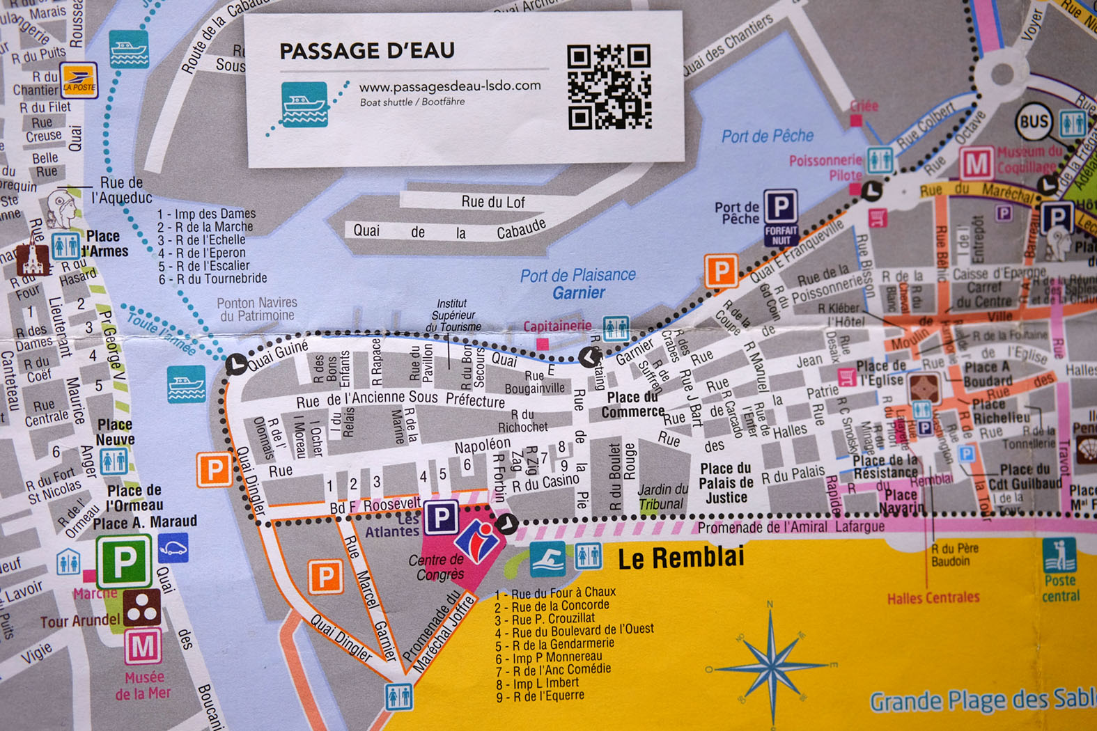 im Süden der Strand, im Norden der Hafen, im Osten La Chaume - eigentlich ganz einfach / Auszug aus dem Stadtplan, Quelle: Office de Tourisme