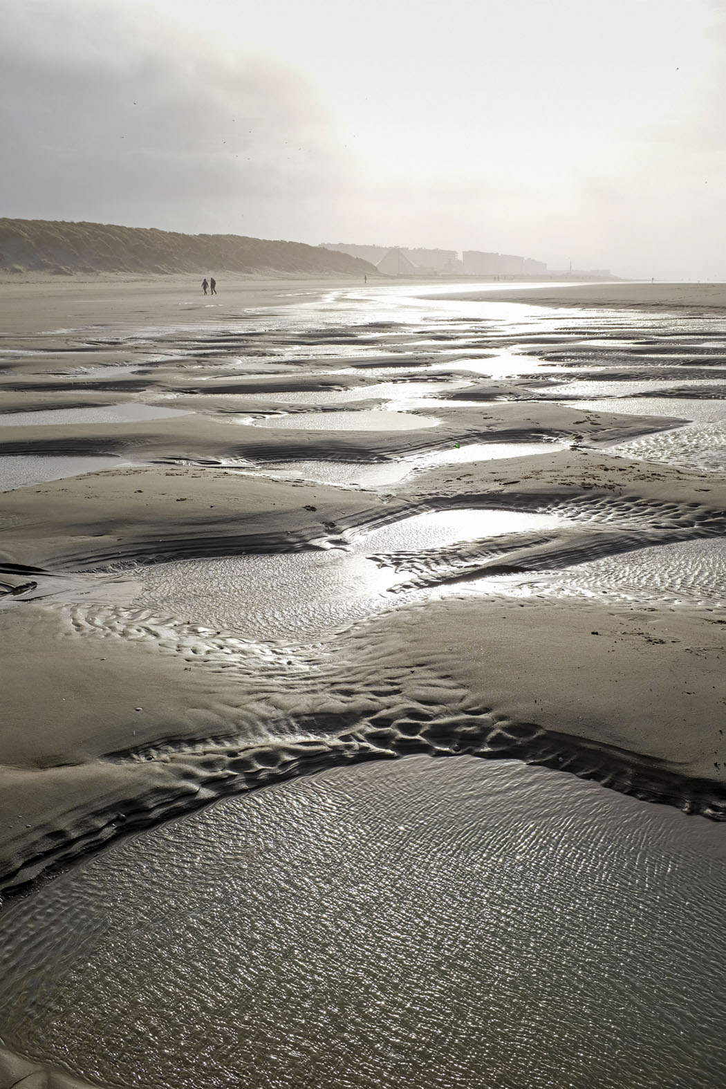 Auch wenn es im Ort sehr voll ist, trifft man am Strand nur wenige Menschen © Michael Kneffel